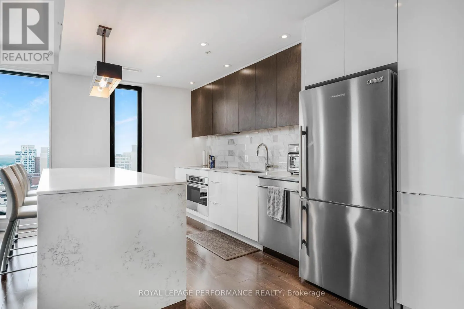 1810 - 20 DALY AVENUE