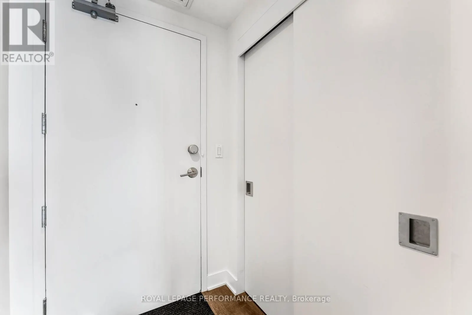 1810 - 20 DALY AVENUE