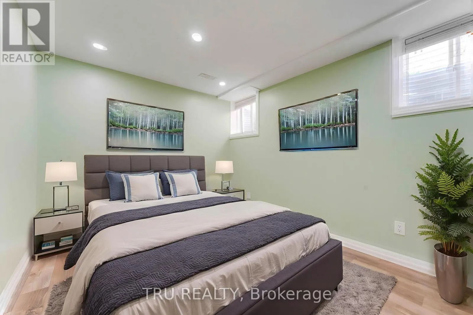 352 MEADOWBREEZE DRIVE