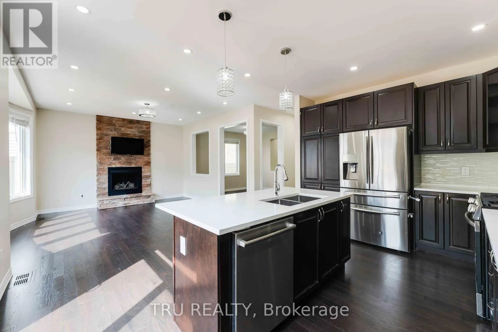 352 MEADOWBREEZE DRIVE