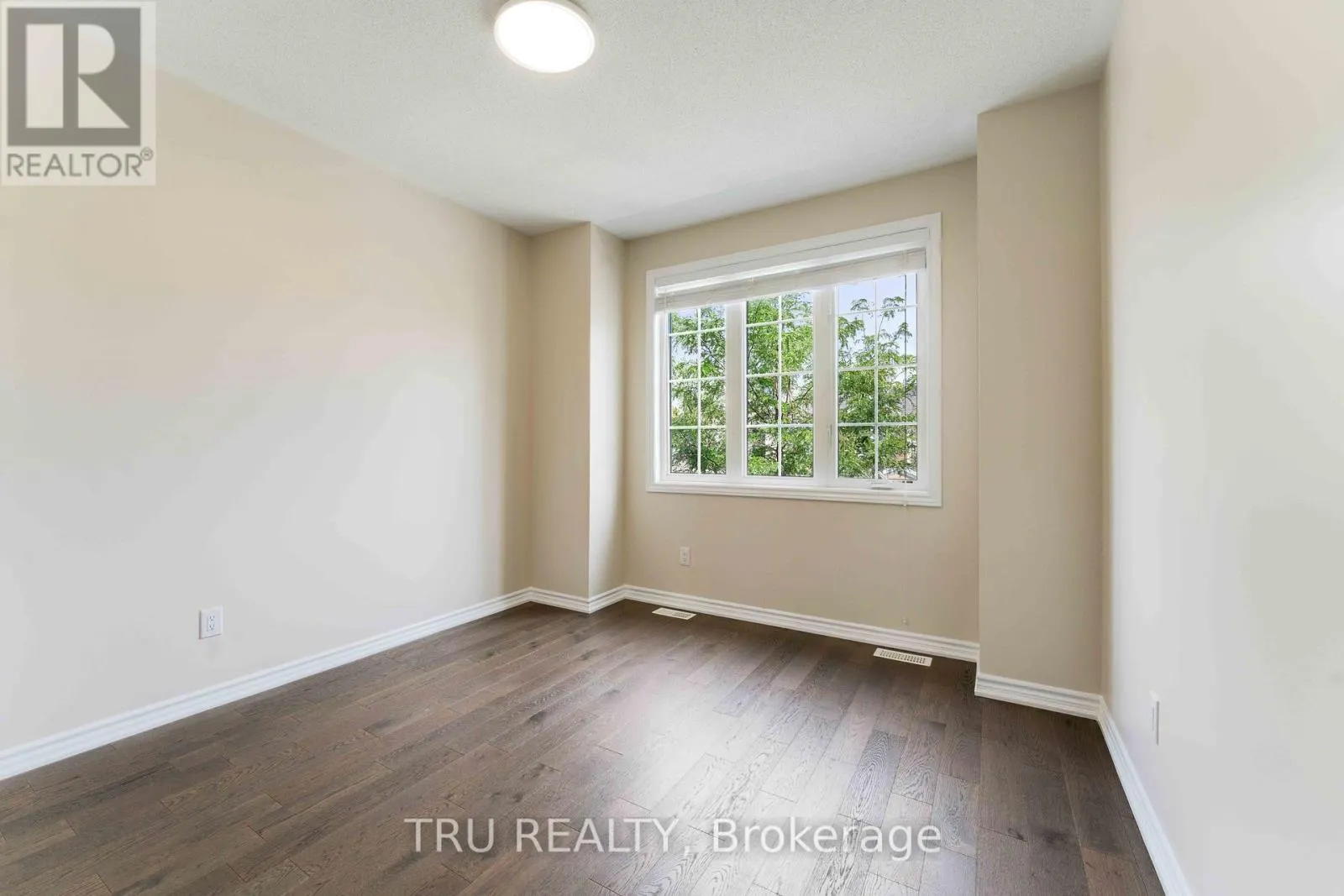 352 MEADOWBREEZE DRIVE