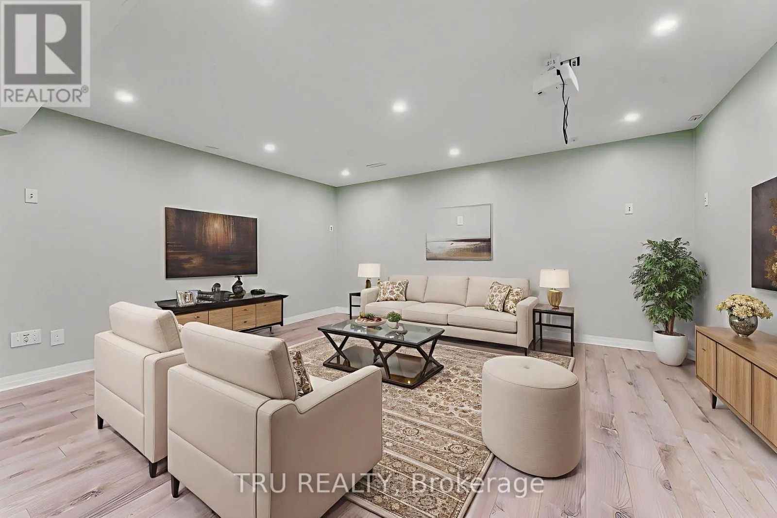352 MEADOWBREEZE DRIVE