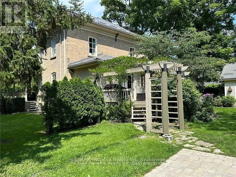 32 BAYFIELD TERRACE