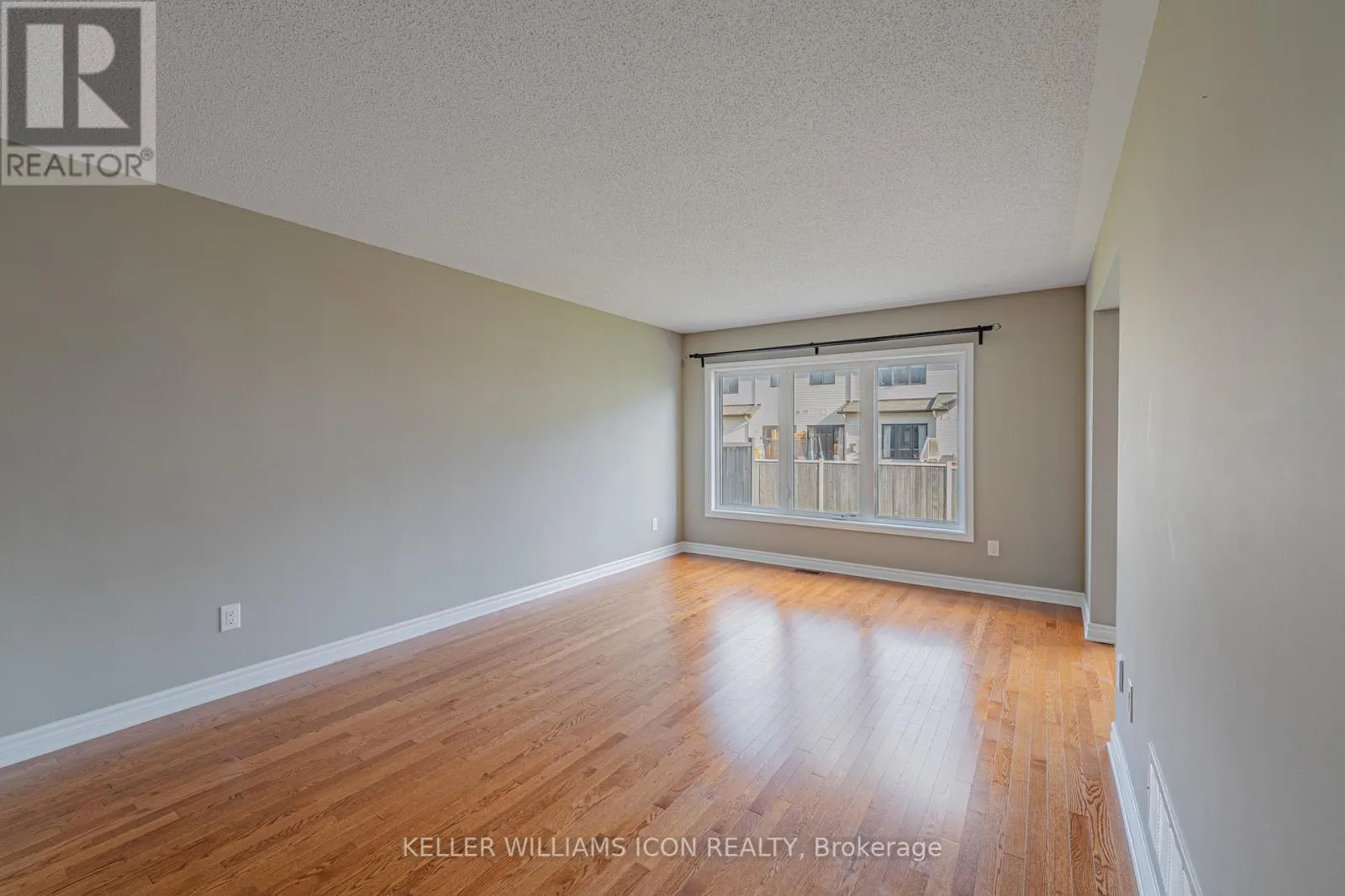 211 HALYARD WAY
