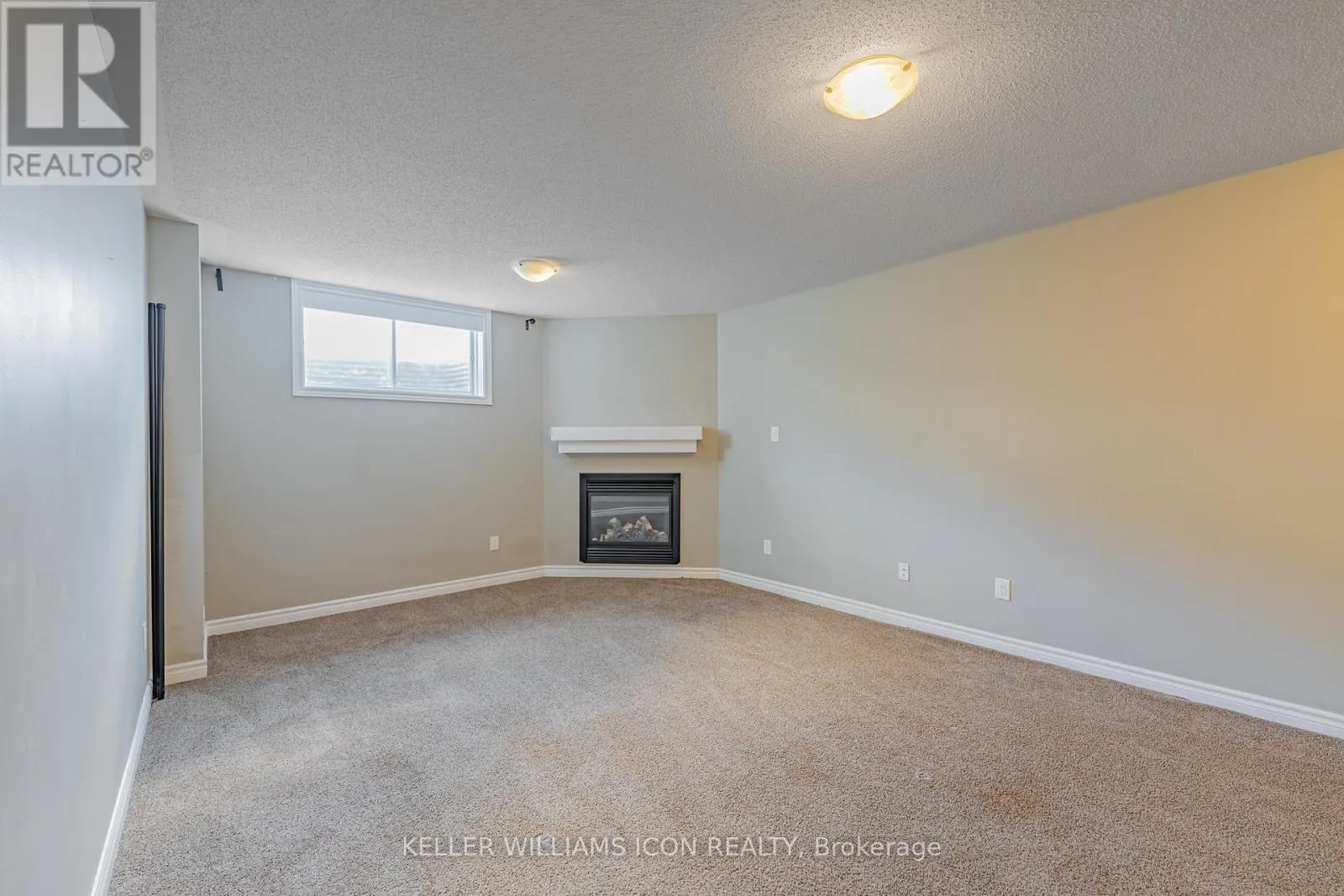 211 HALYARD WAY