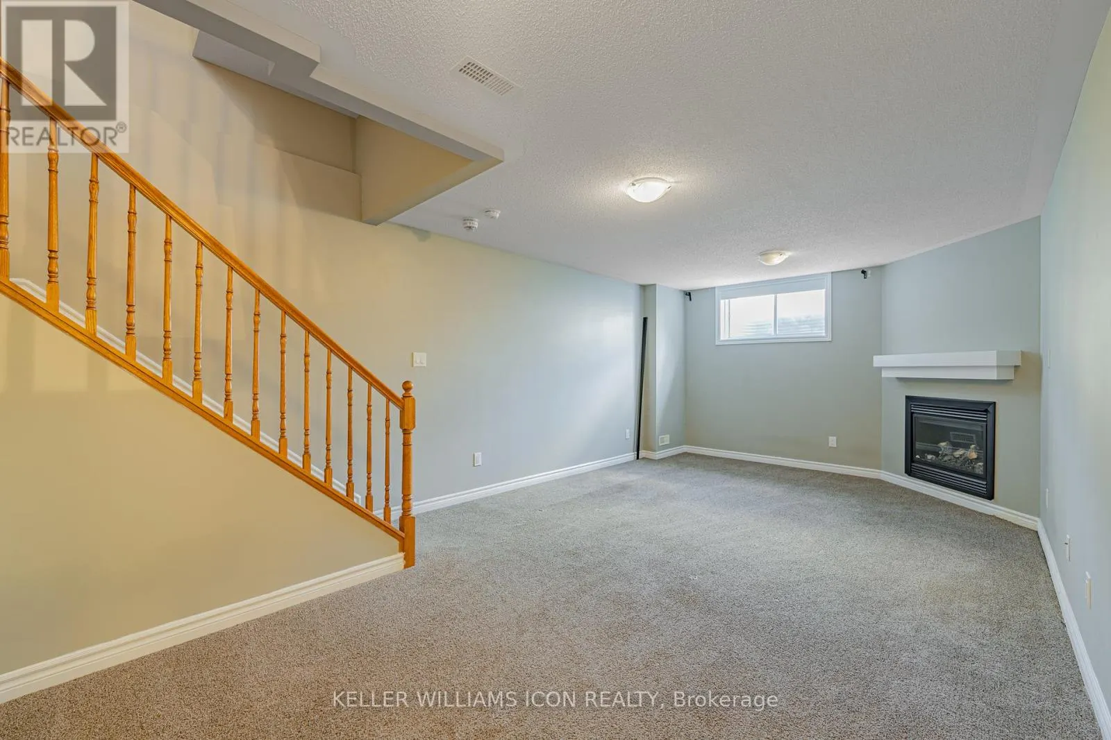 211 HALYARD WAY