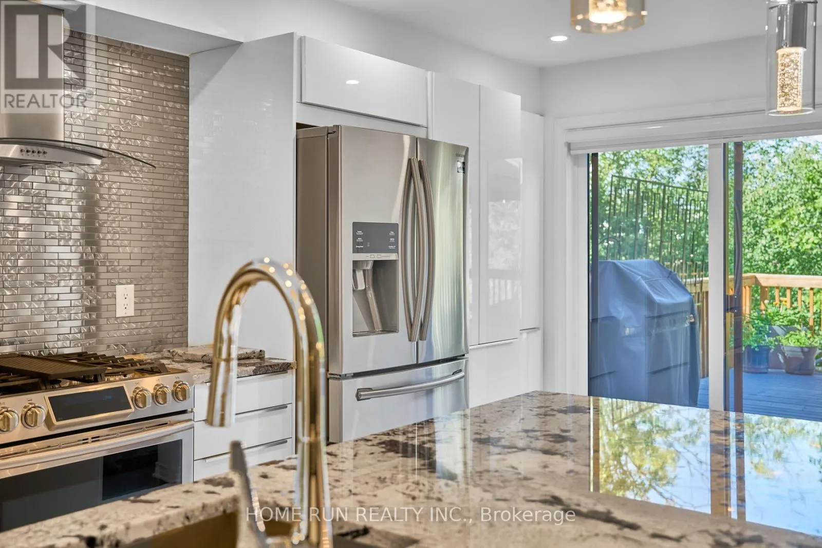 21 LONGBOAT COURT