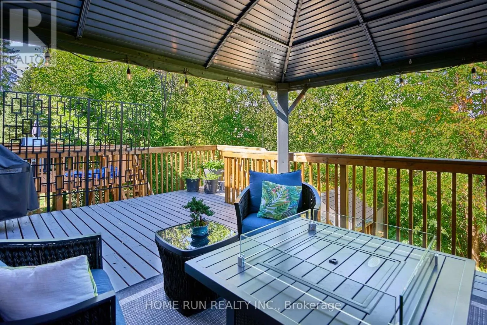 21 LONGBOAT COURT