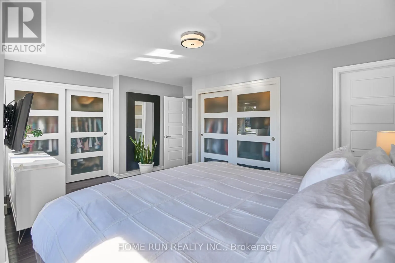 21 LONGBOAT COURT