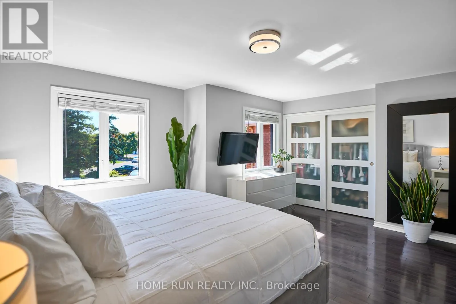 21 LONGBOAT COURT