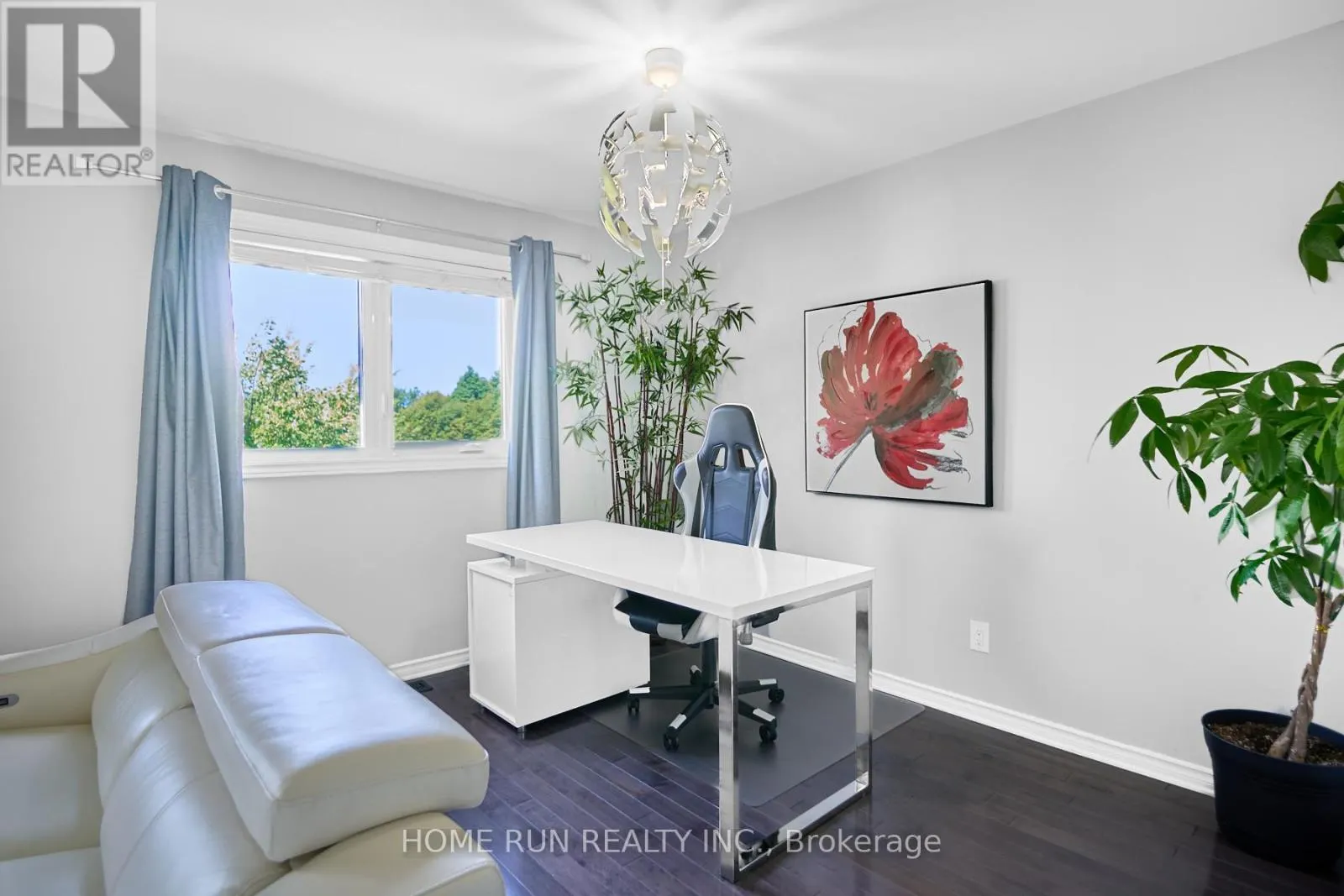 21 LONGBOAT COURT