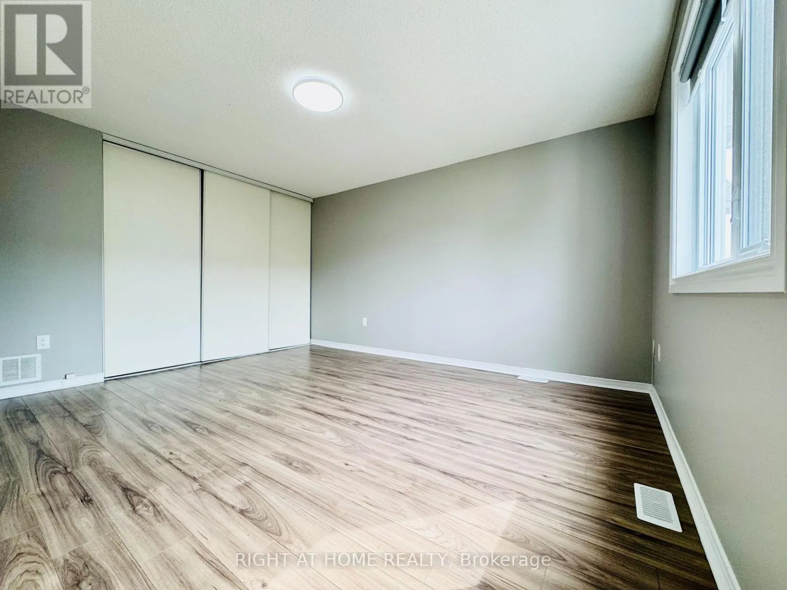 10 - 800 PARAMOUNT DRIVE