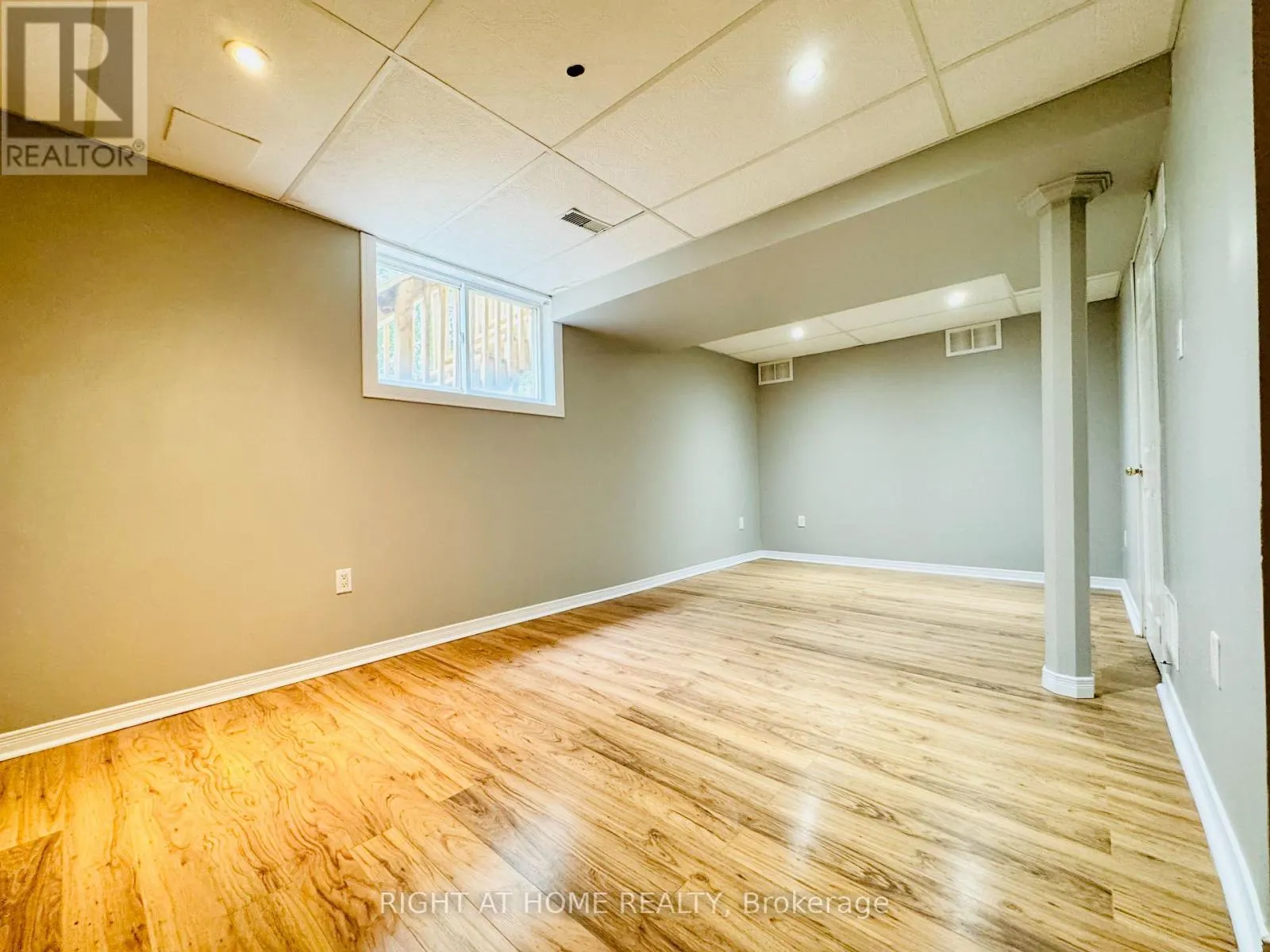 10 - 800 PARAMOUNT DRIVE