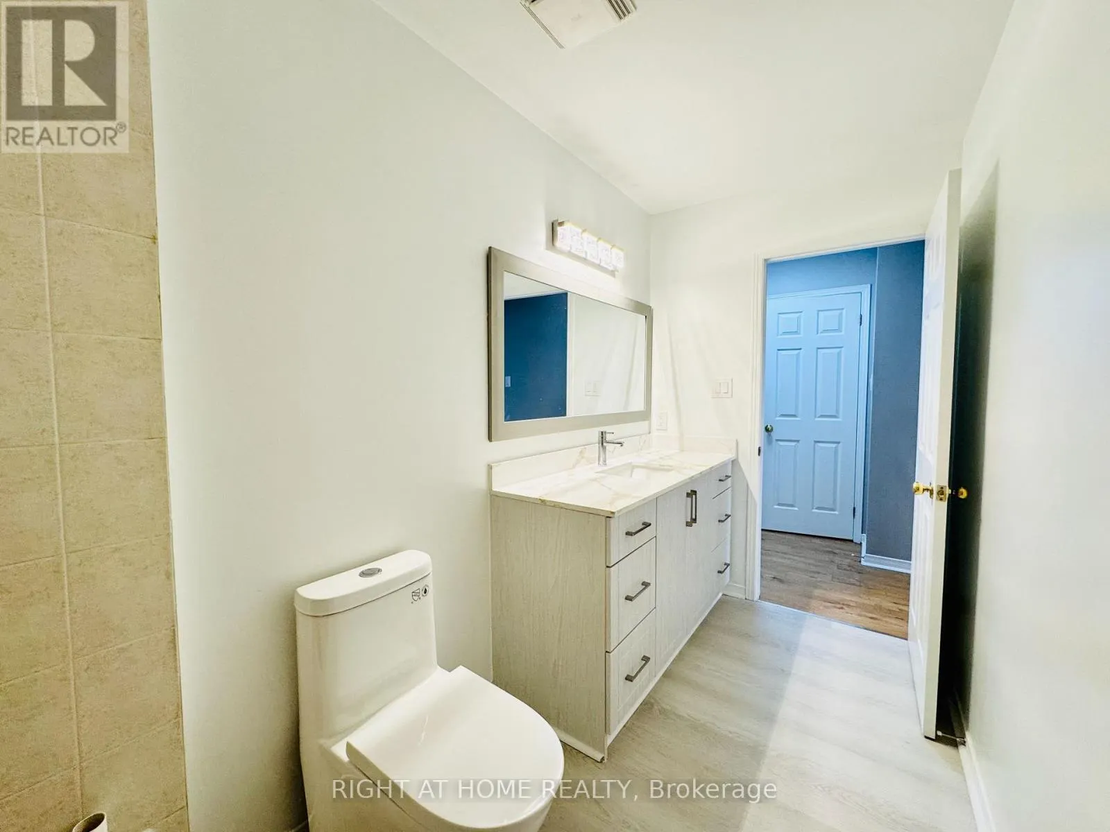 10 - 800 PARAMOUNT DRIVE