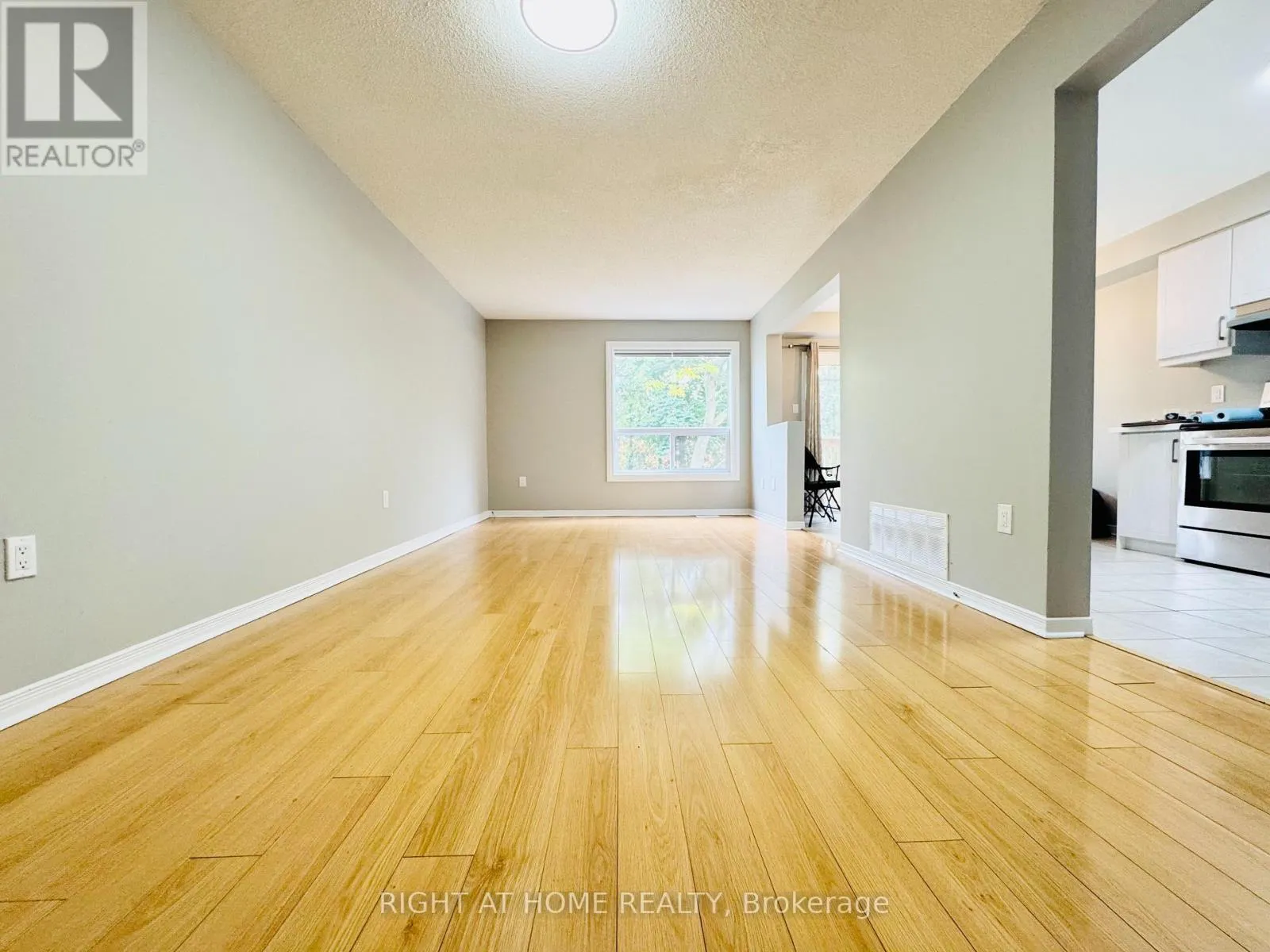 10 - 800 PARAMOUNT DRIVE