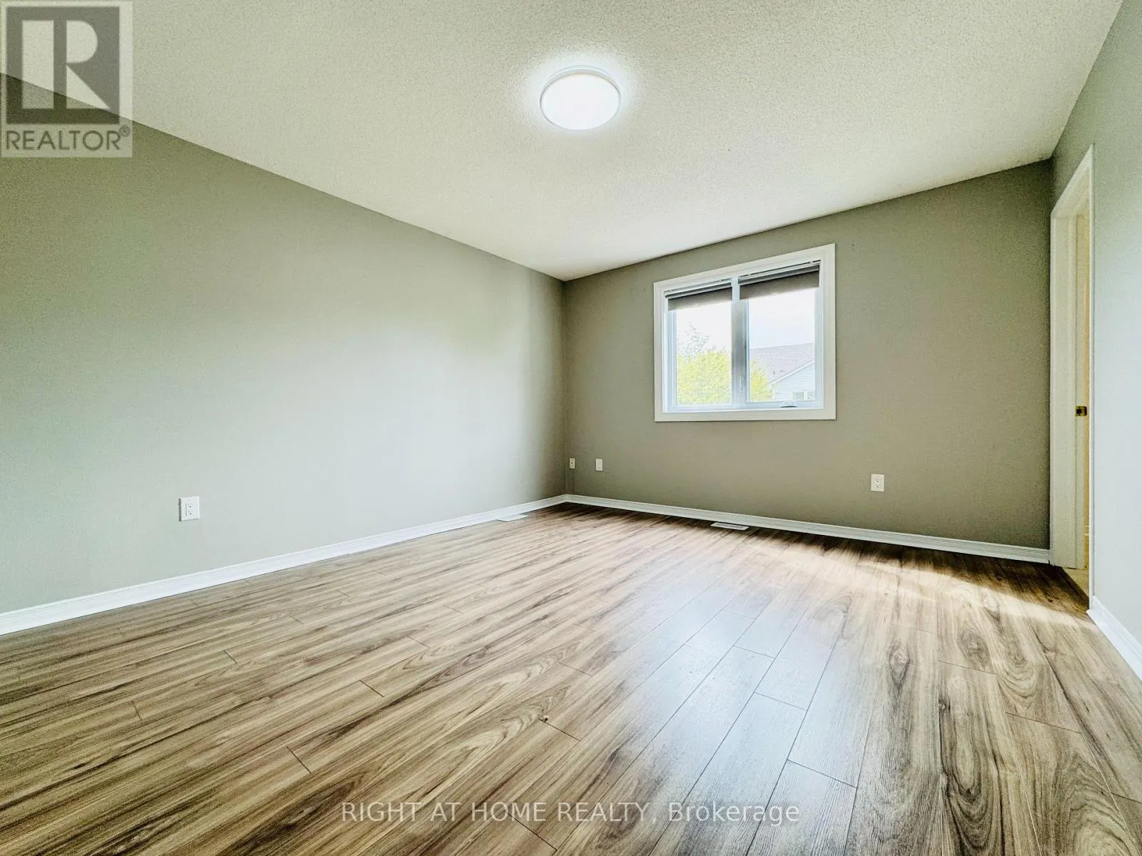 10 - 800 PARAMOUNT DRIVE