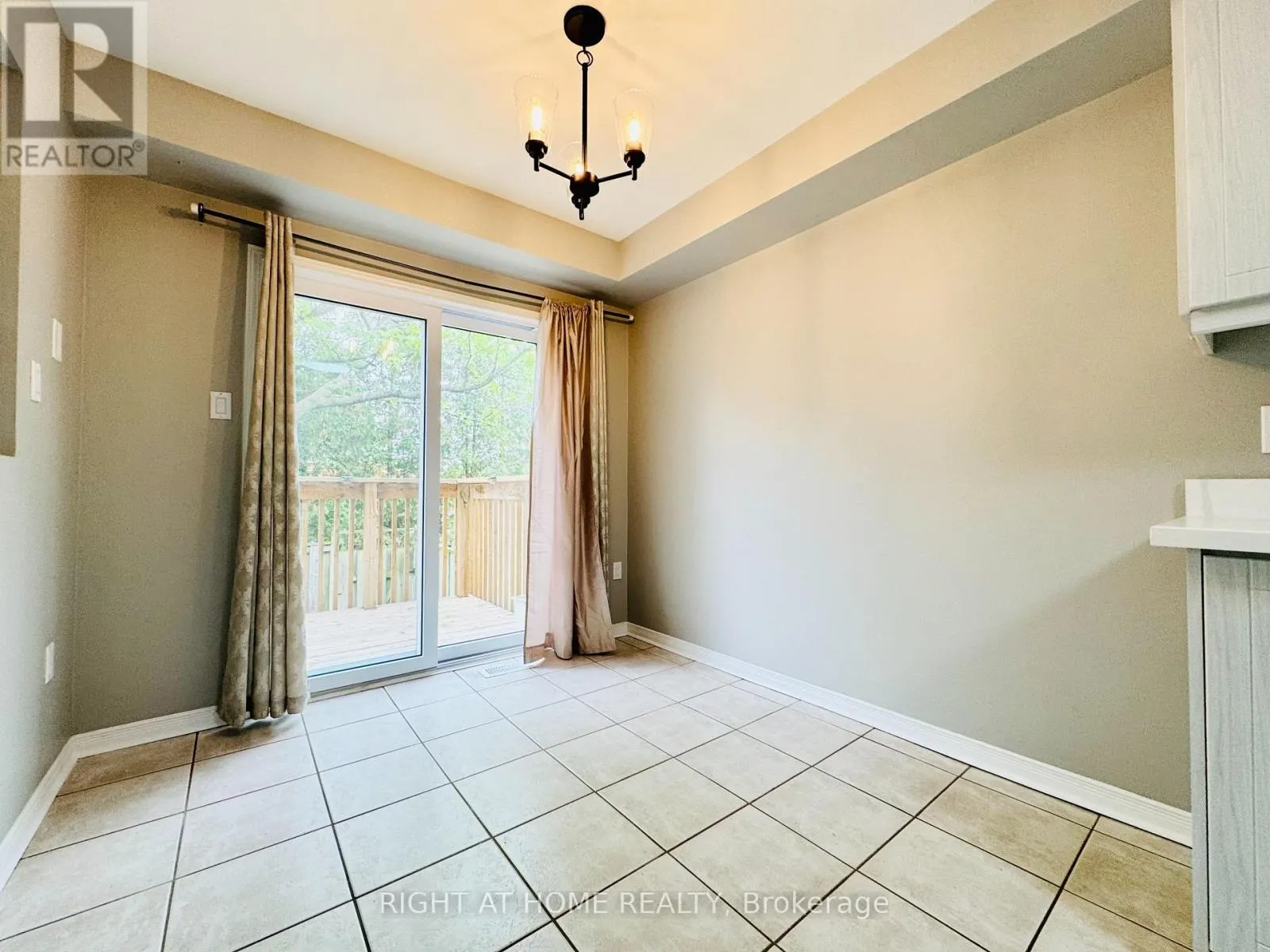 10 - 800 PARAMOUNT DRIVE