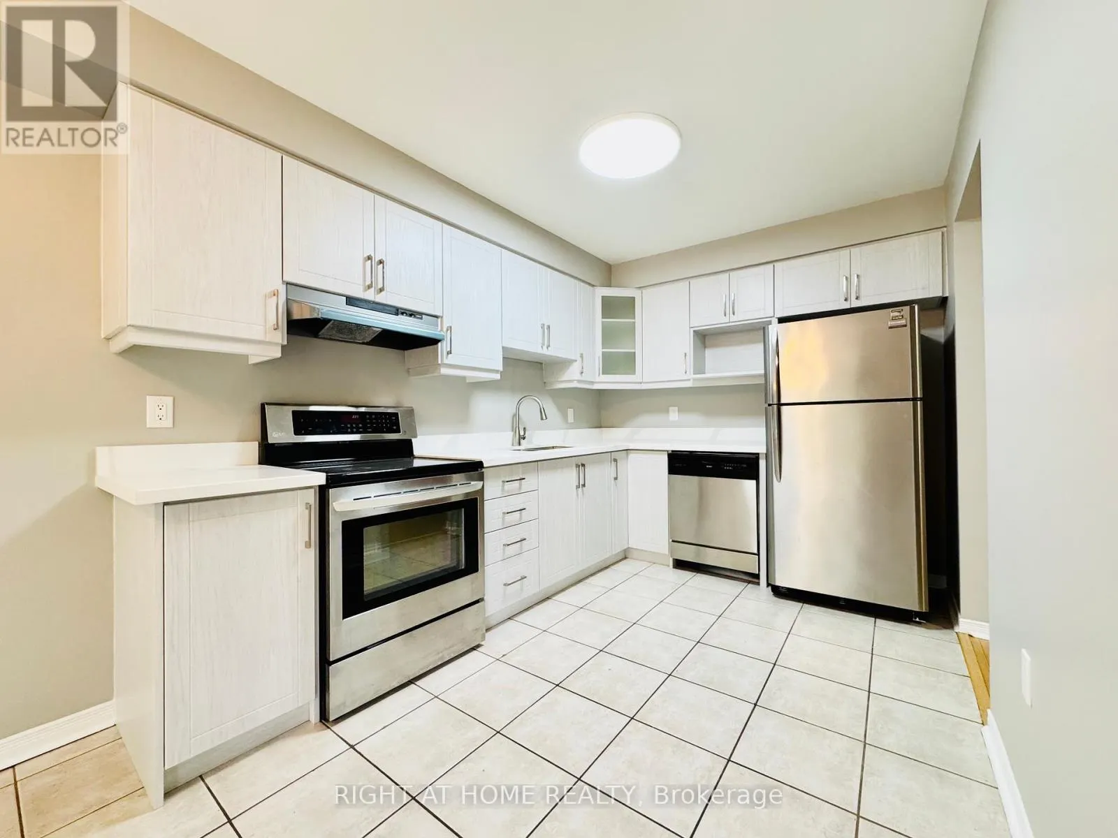 10 - 800 PARAMOUNT DRIVE