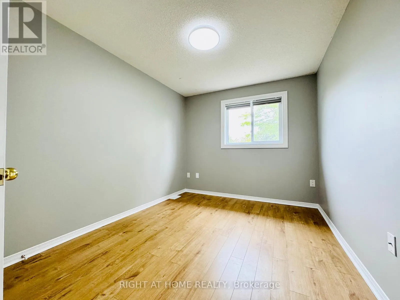 10 - 800 PARAMOUNT DRIVE