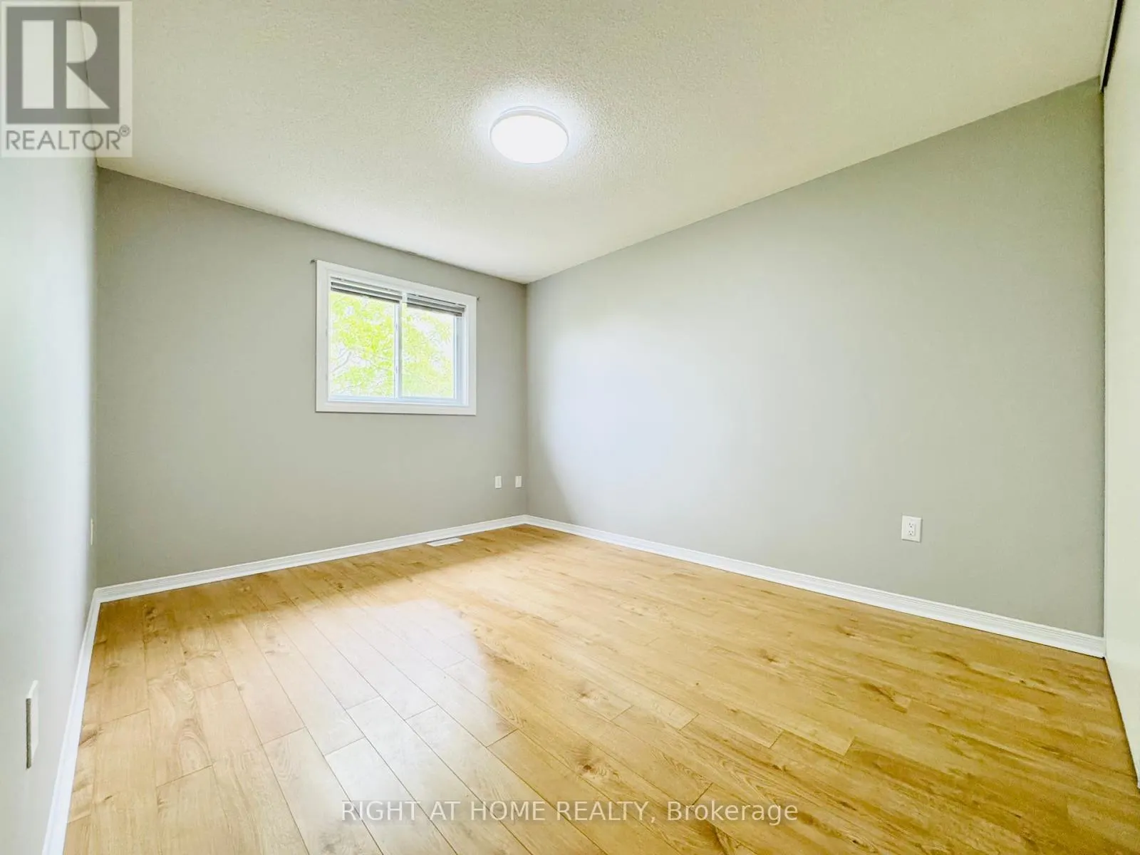 10 - 800 PARAMOUNT DRIVE