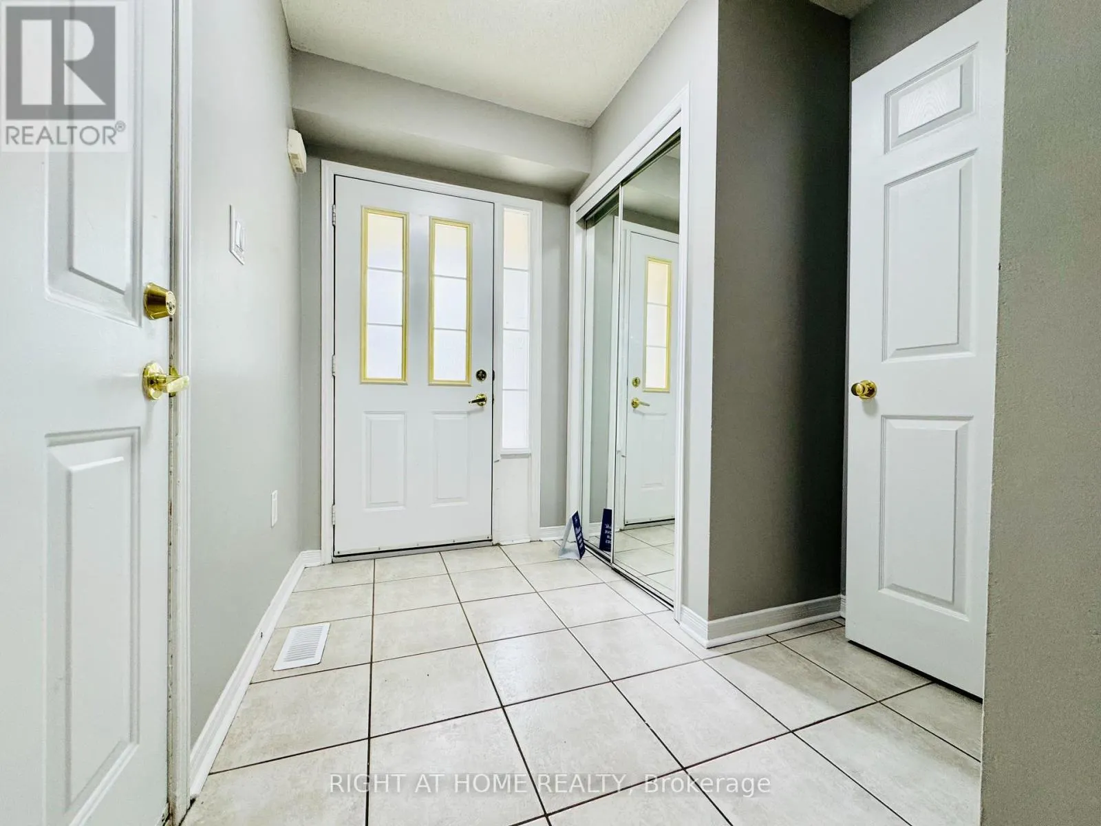 10 - 800 PARAMOUNT DRIVE