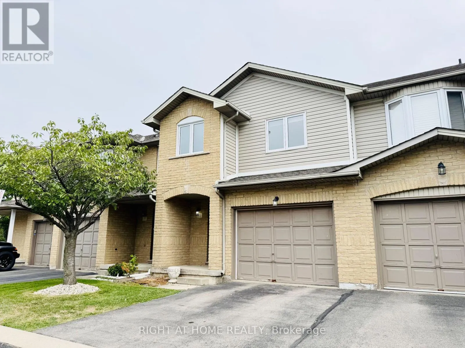 10 - 800 PARAMOUNT DRIVE