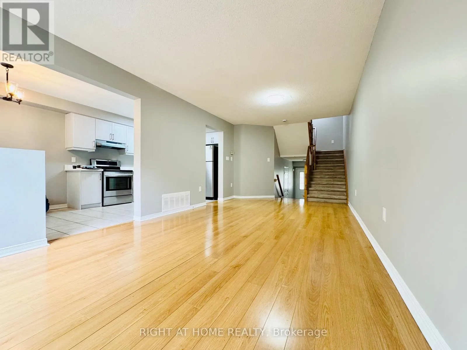 10 - 800 PARAMOUNT DRIVE