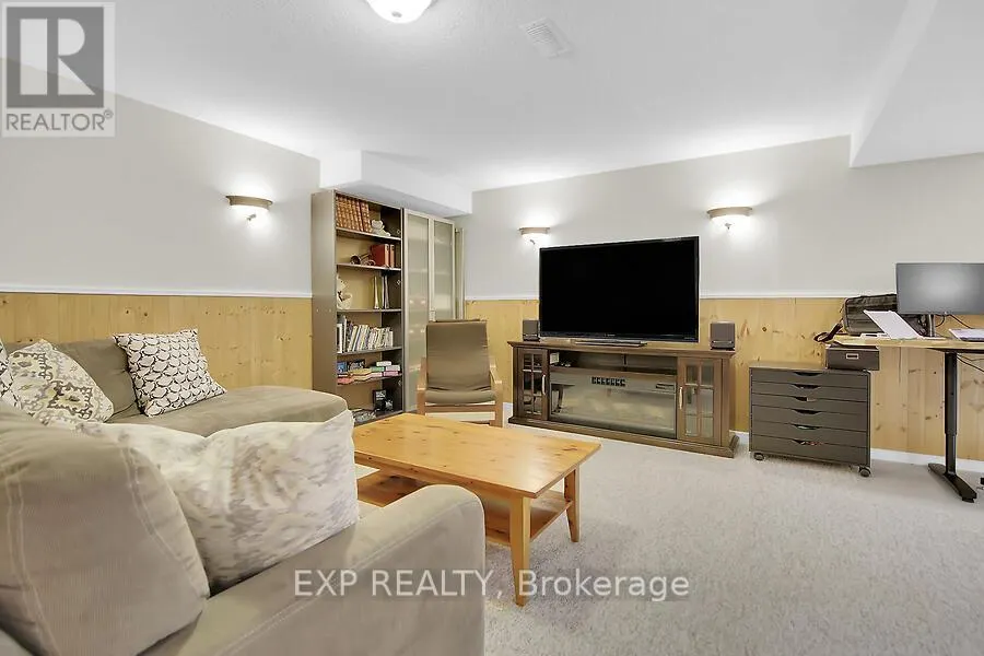 48 DEIGHTON CRESCENT