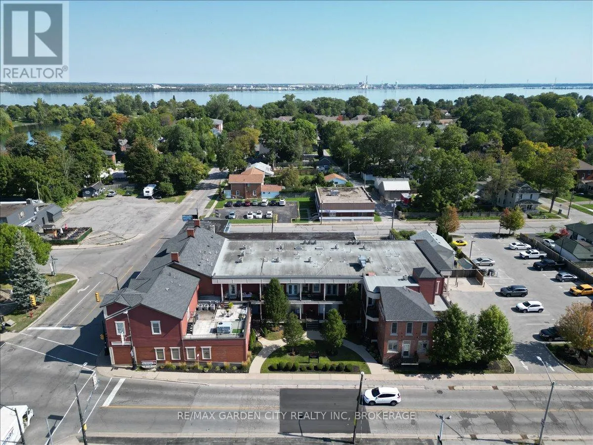 201 - 3710 MAIN STREET, #201