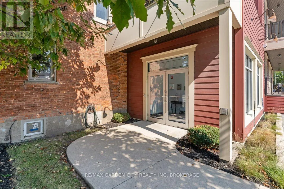 201 - 3710 MAIN STREET, #201