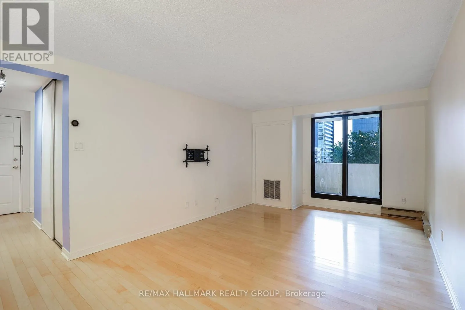 704 - 200 BAY STREET