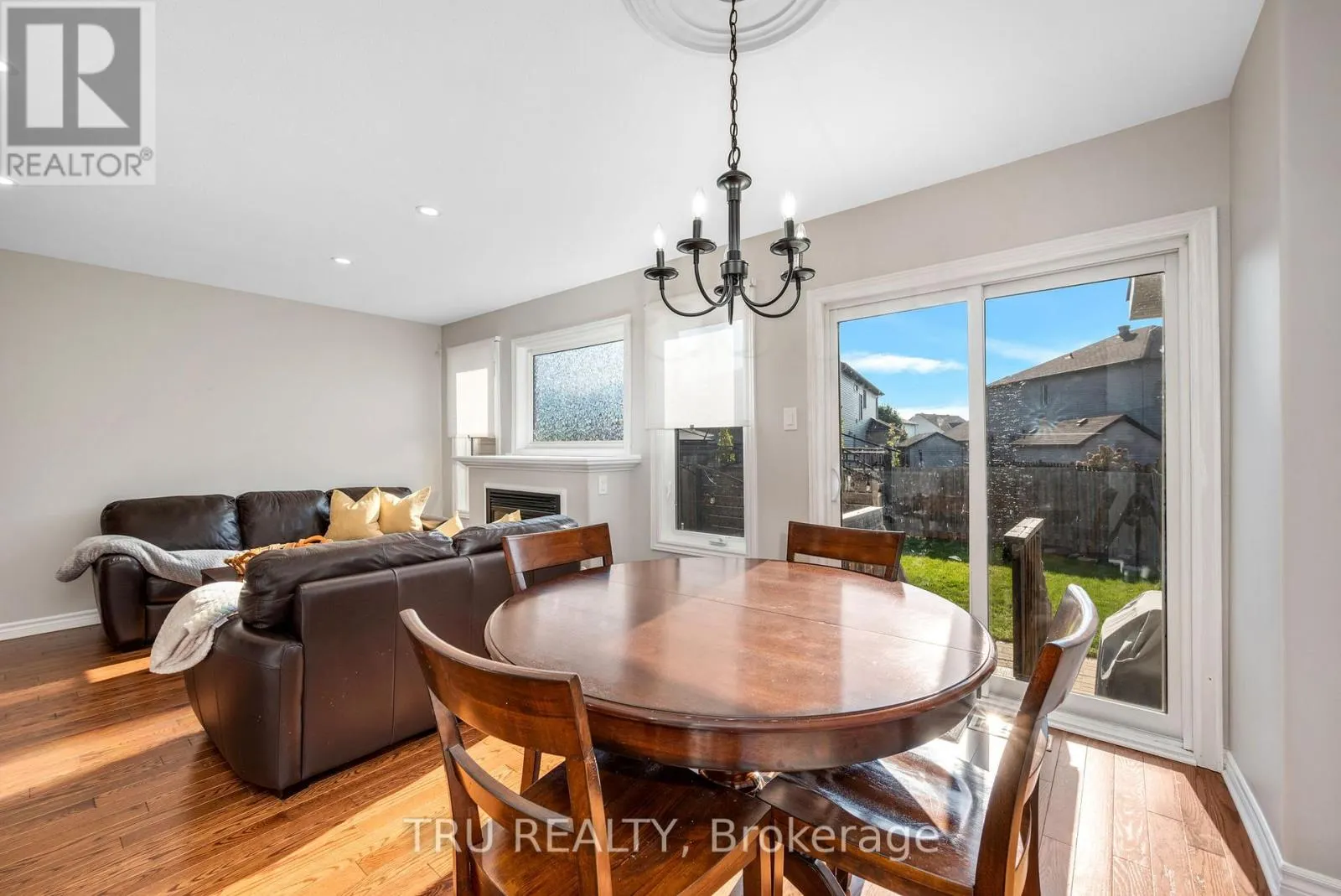 960 LINARIA WALK