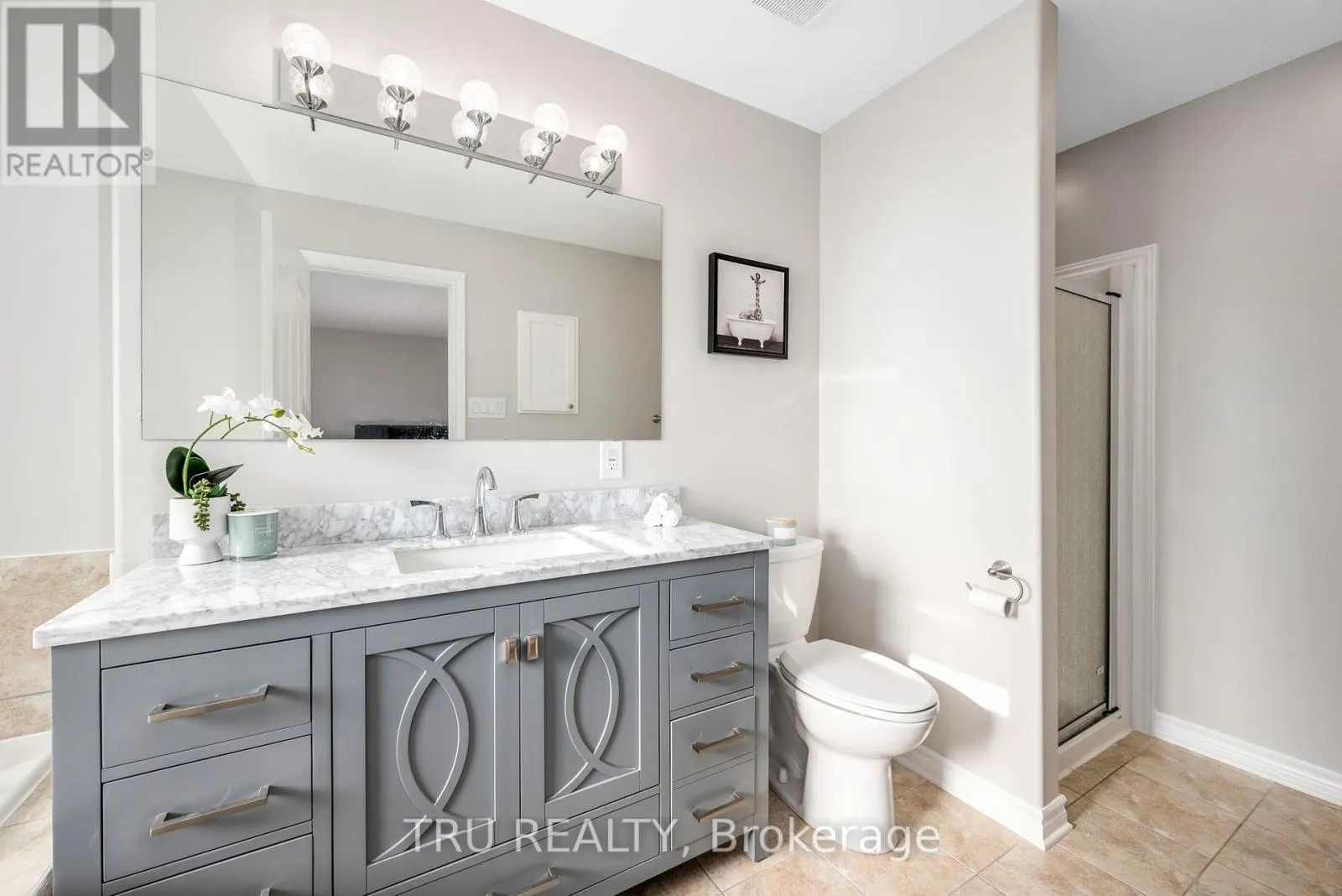 960 LINARIA WALK