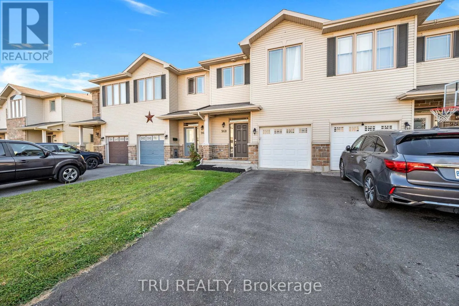 960 LINARIA WALK