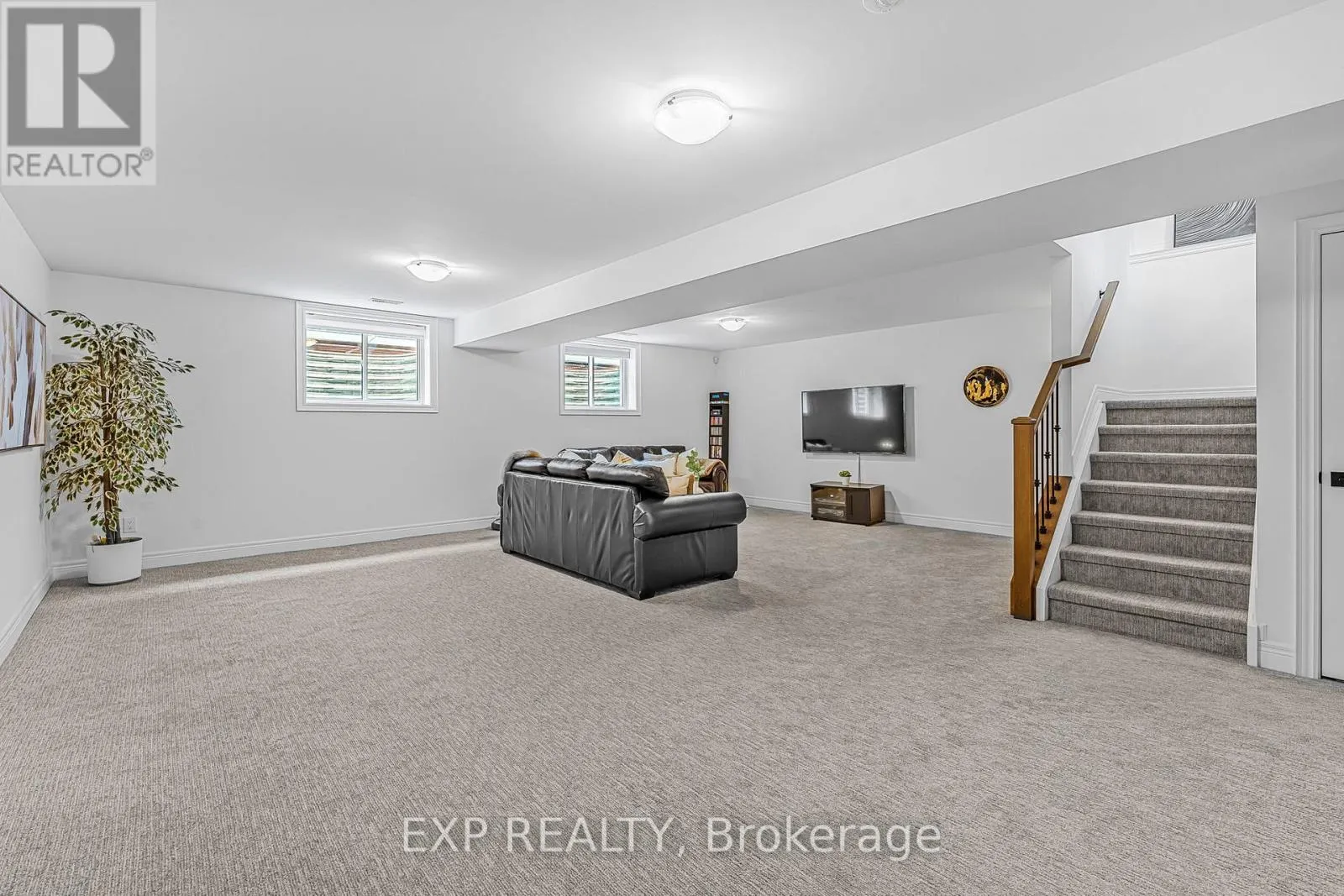 4242 VILLAGE CREEK DRIVE