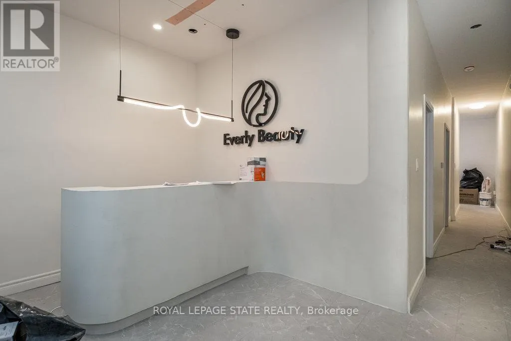 850-858 KING STREET W