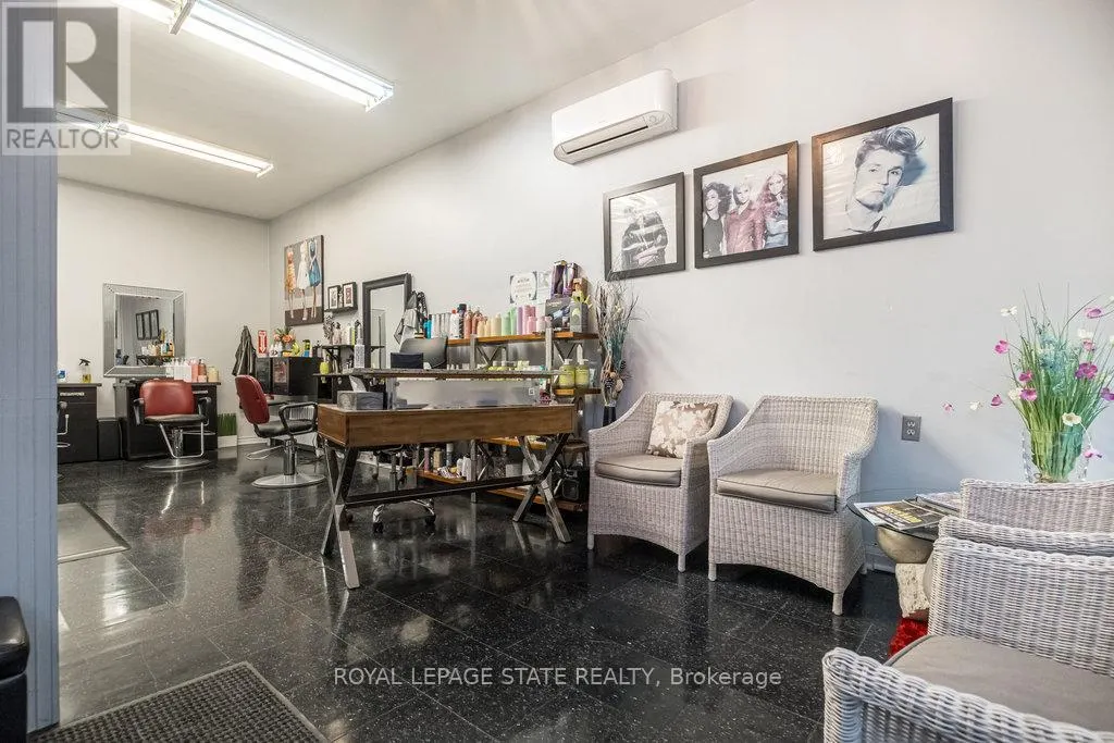 850-858 KING STREET W