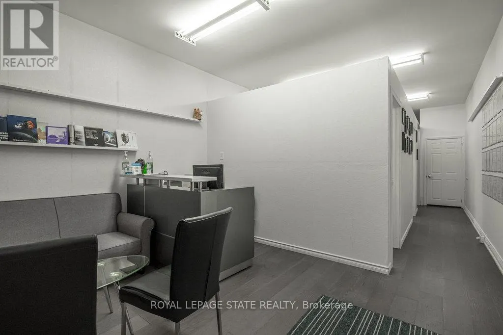 850-858 KING STREET W