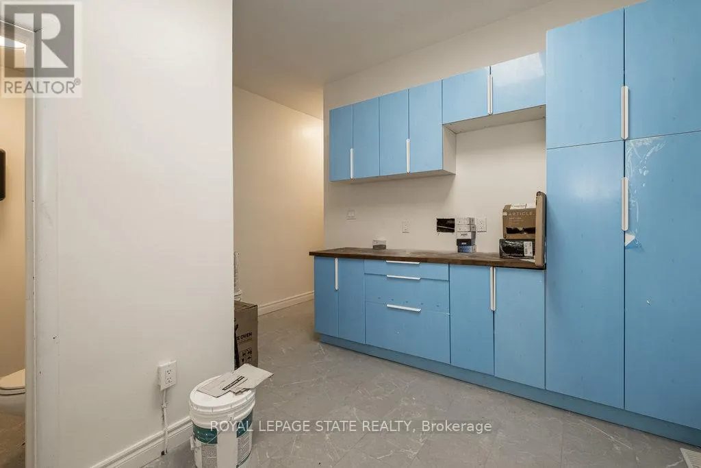 850-858 KING STREET W