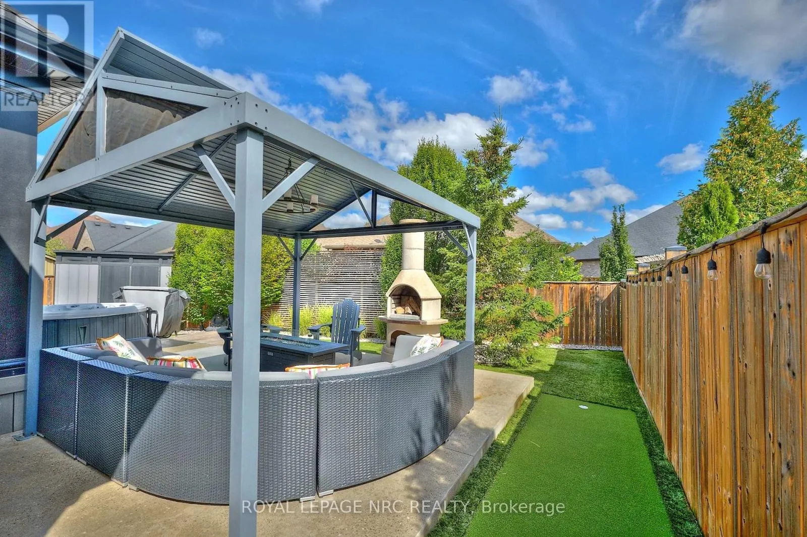 60 ROSEWOOD CRESCENT