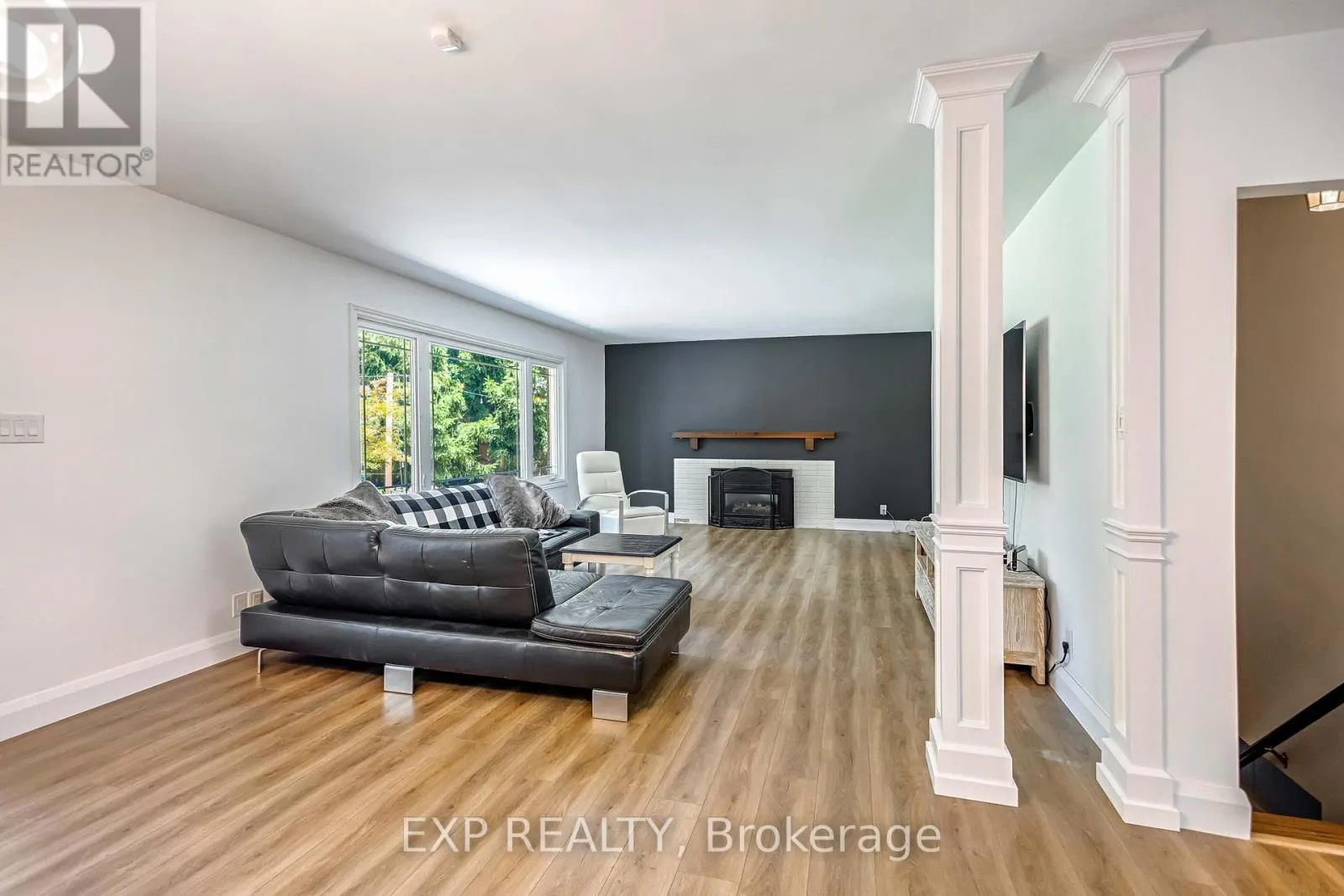 5585 BELMONT AVENUE