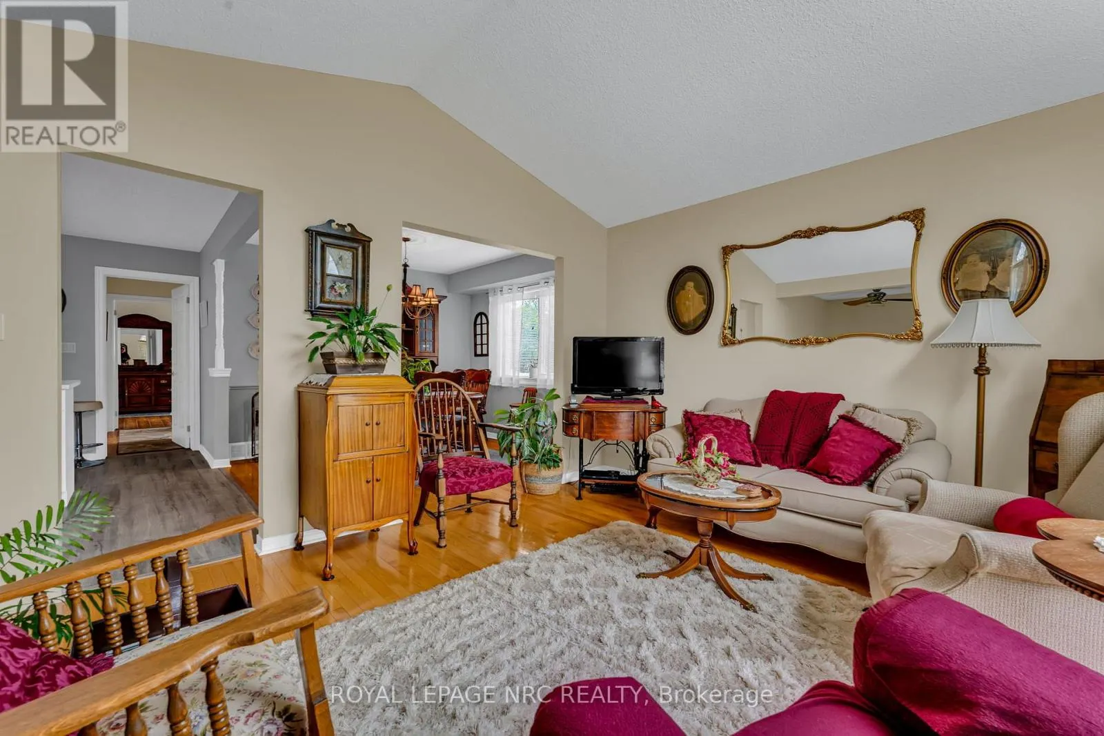 228 RIDGE ROAD S