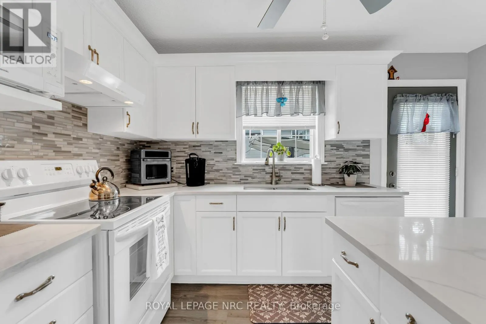 228 RIDGE ROAD S