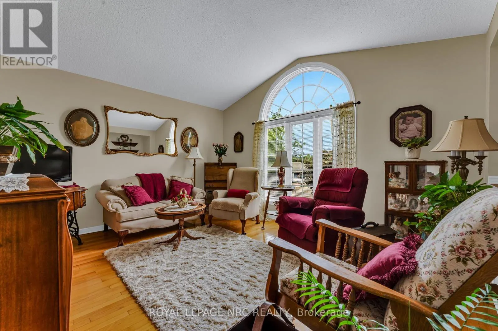 228 RIDGE ROAD S