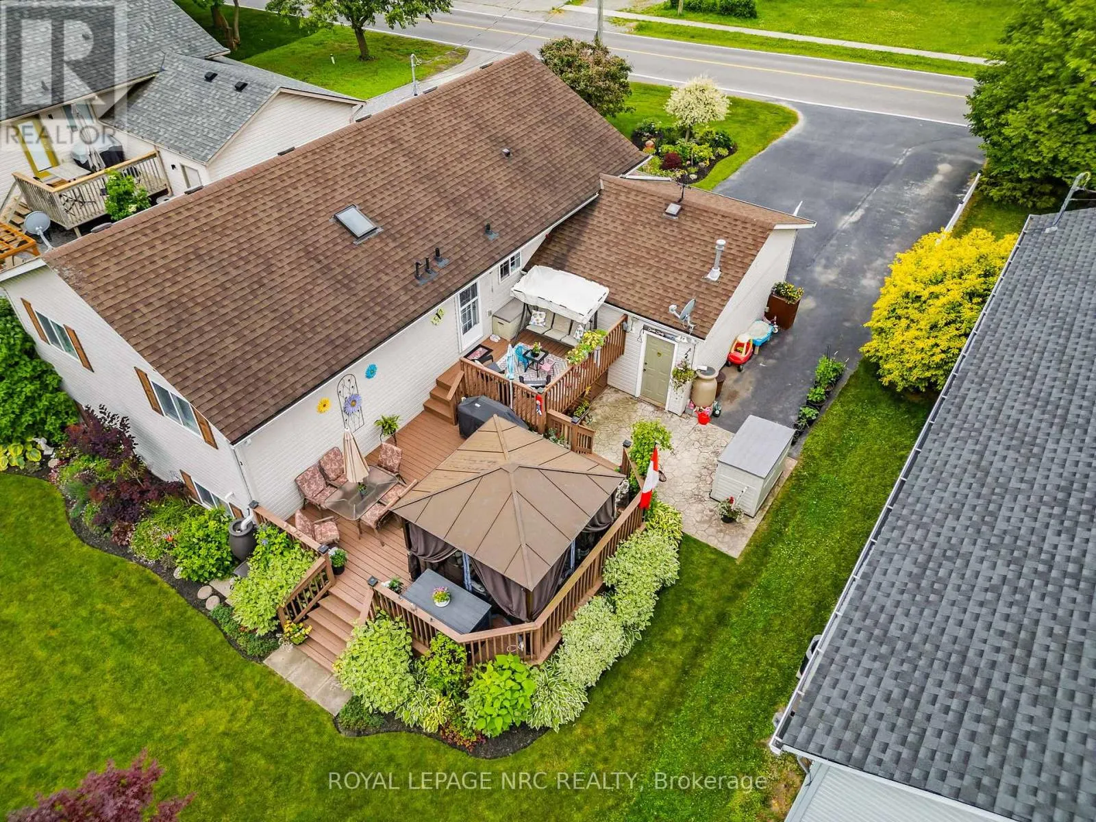 228 RIDGE ROAD S