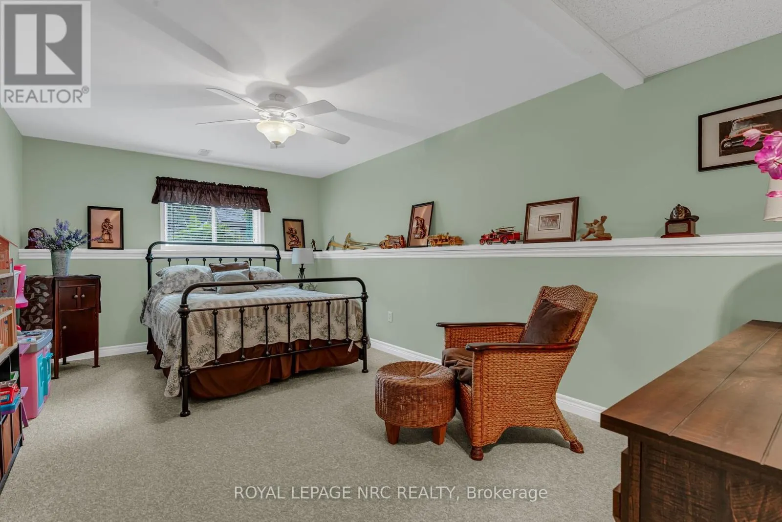 228 RIDGE ROAD S