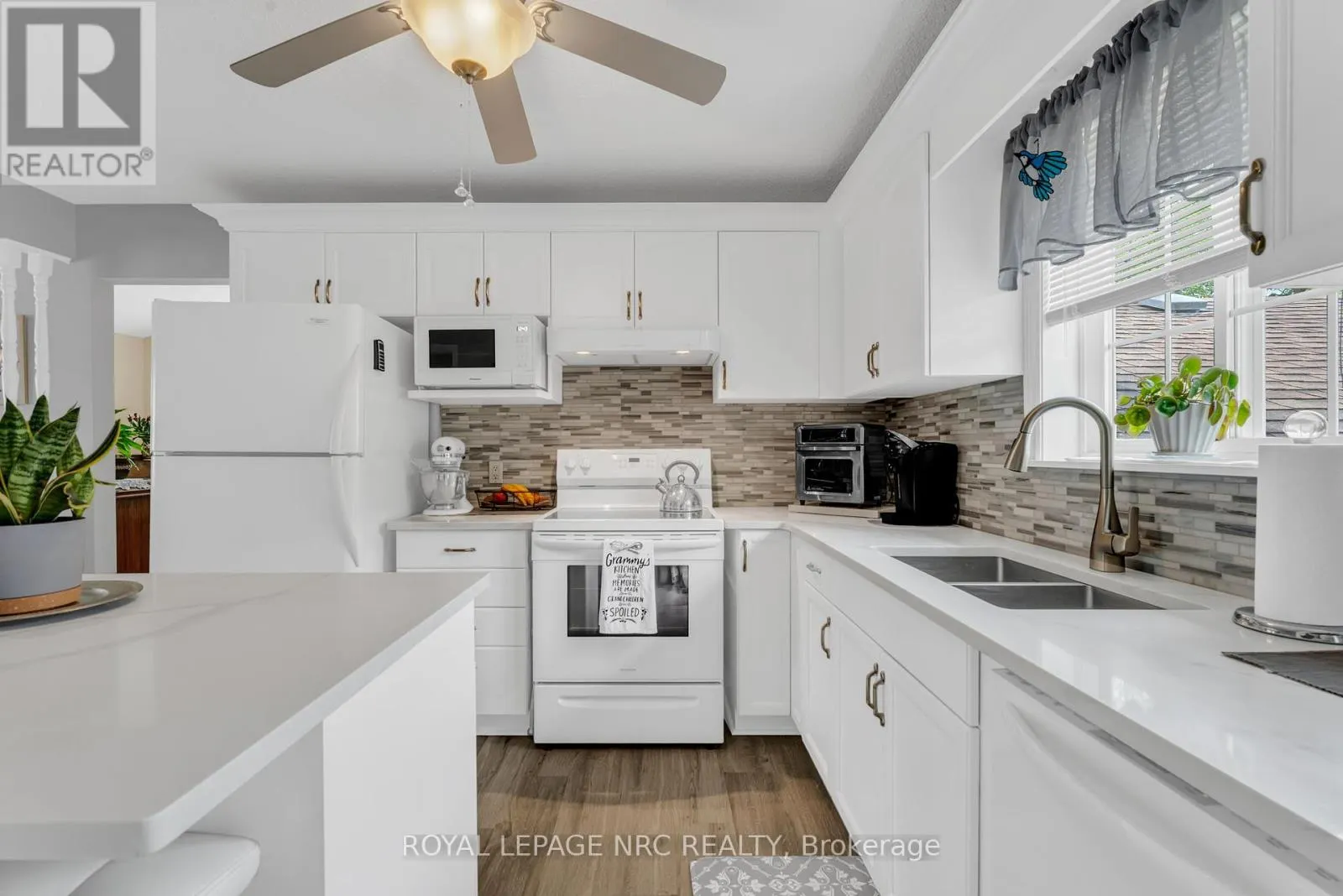 228 RIDGE ROAD S