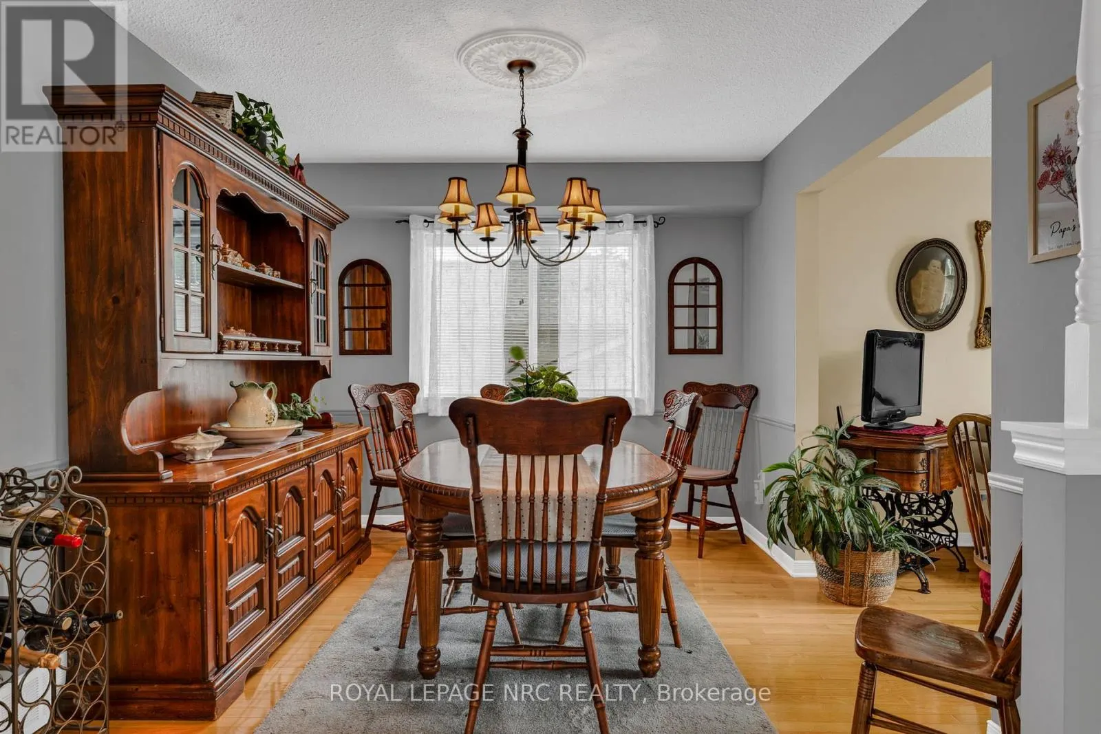 228 RIDGE ROAD S