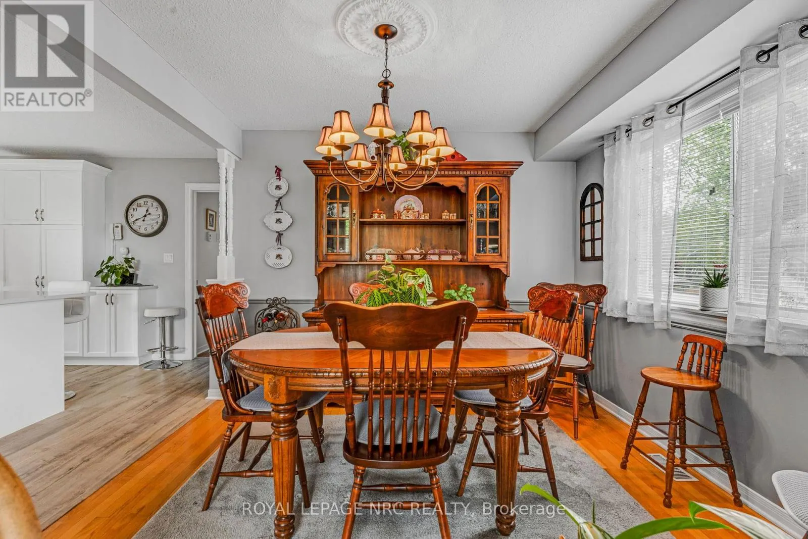 228 RIDGE ROAD S