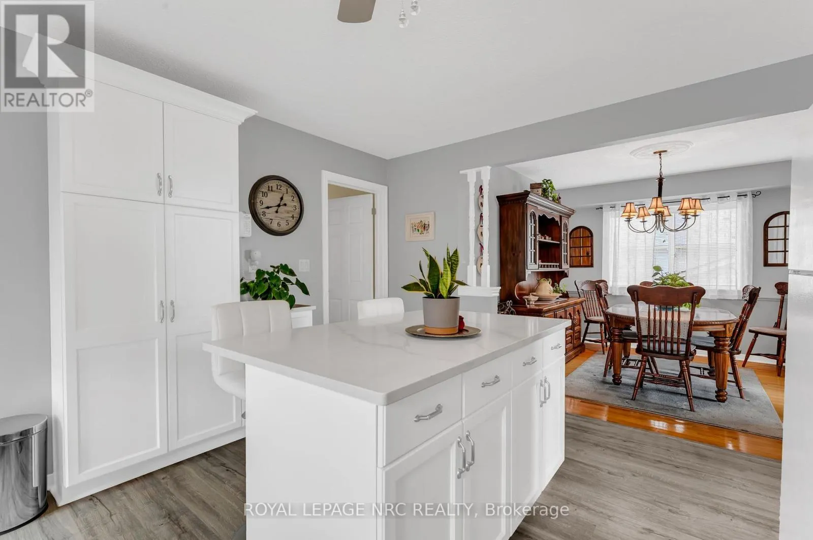 228 RIDGE ROAD S
